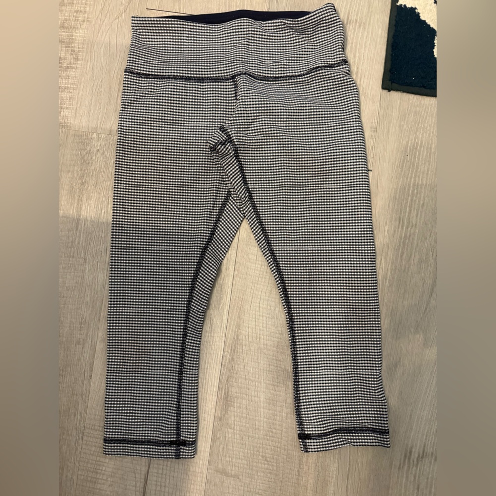 Lululemon checkered navy and white cropped leggins